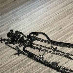 Multiple black necklace